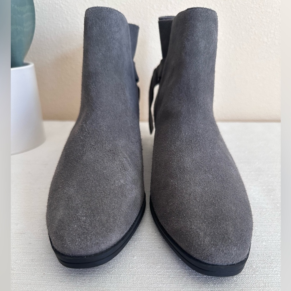 New Aerosoles Crosswalk Gray Suede Ruffled Ankle Booties Women’s 8M - Picture 4 of 14